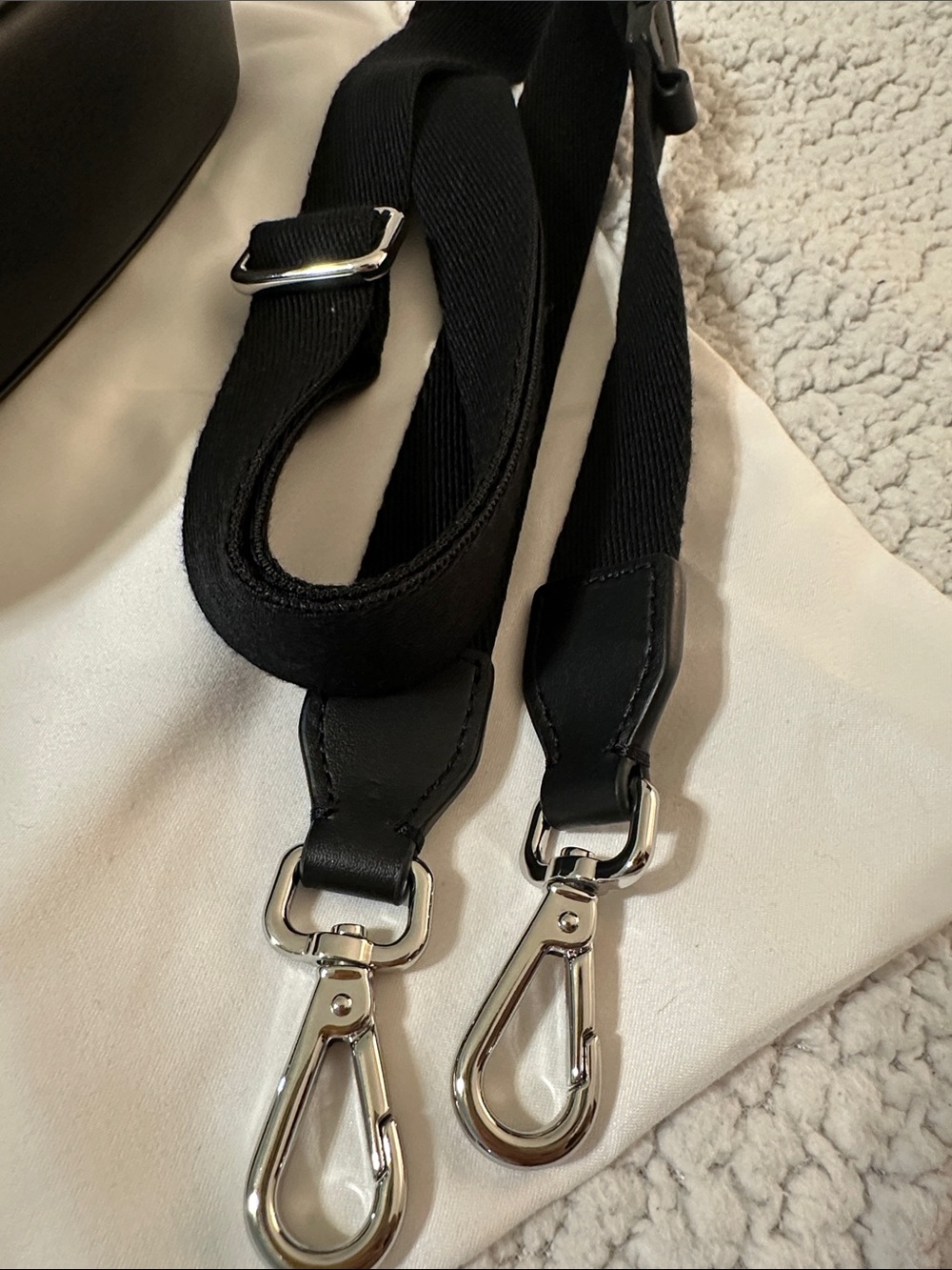 lululemon athletica Leather Alternative Mini Bag 1.2 L - Picture 9 of 12